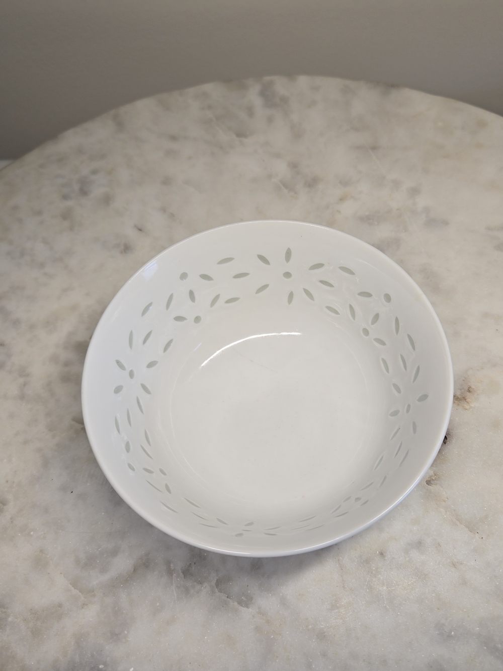 Chinese Fine Porcelain Translucent Rice Pattern Bowl - Picture 4 of 5